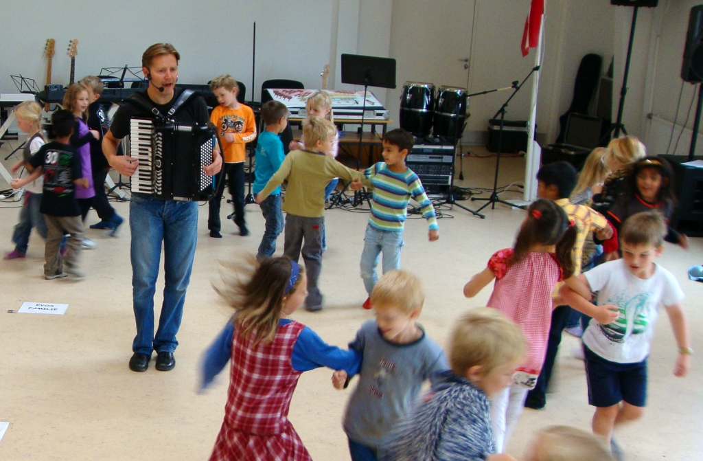 Folkedans for børn og voksne